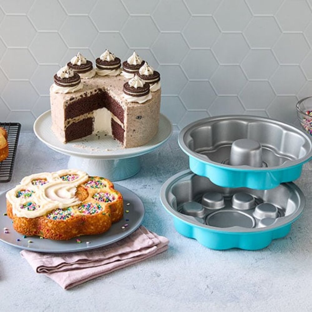 Secret Center Cake Pan Pampered Chef NEW